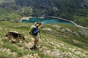 80 Ed ora in discesa su tracce e a vista verso i Laghi Gemelli